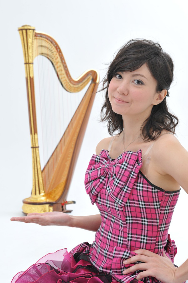 中村愛　なかむらめぐみ（ハープ）